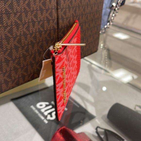 Michael Kors Jet Set Travel Medium Top Zip Card Case Wallet

Dark Sangria 
NWT - Picture 3 of 16